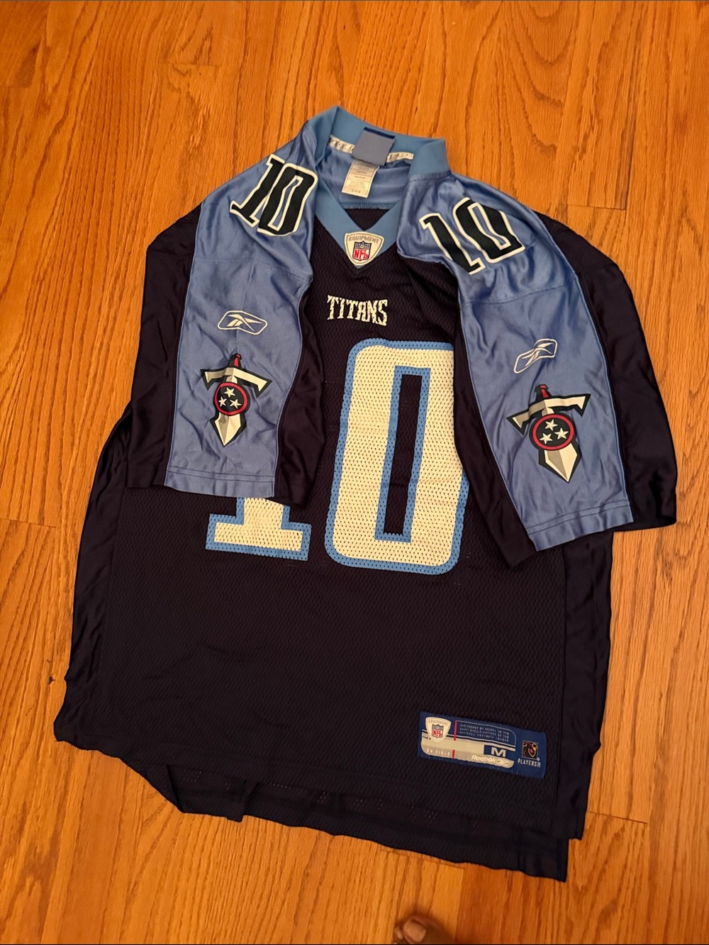 Reebok NFL Navy and Light Blue Tennessee Titans Football Jersey #10 Young Size M - Picture 8 of 11